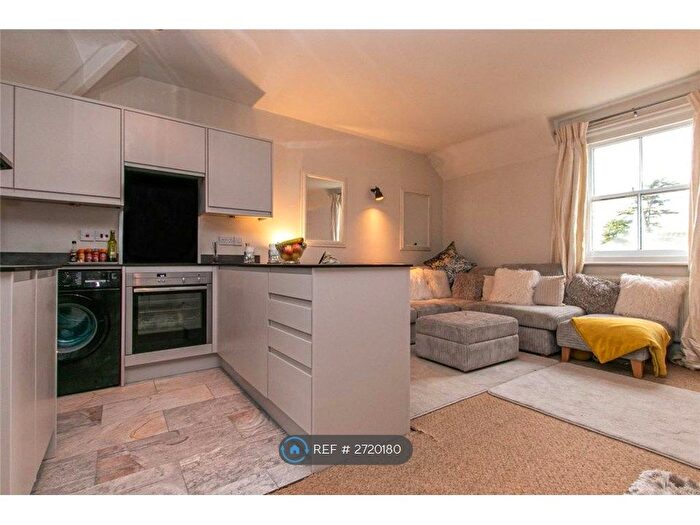 2 Bedroom Flat To Rent In Victoria Road, Colchester, CO3