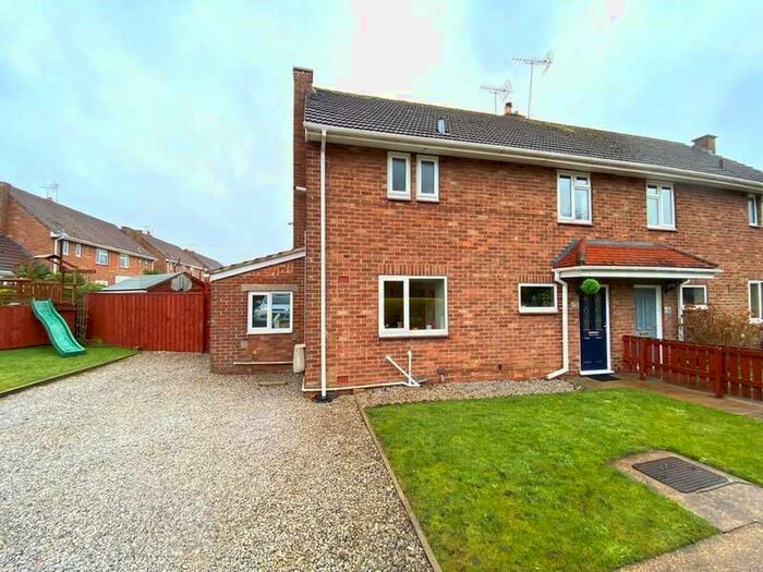 3 Bedroom Semi-Detached House For Sale In Auchinleck Close, Driffield, YO25