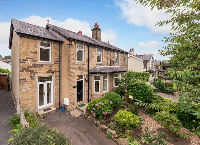 Houses for sale & to rent in BD20 7NX, High Street, Suttonincraven