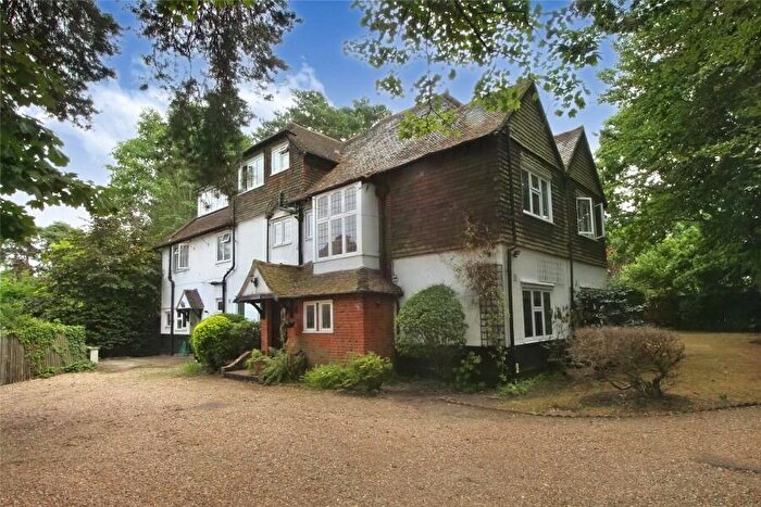 2 Bedroom Apartment To Rent In Woking, Surrey, GU21