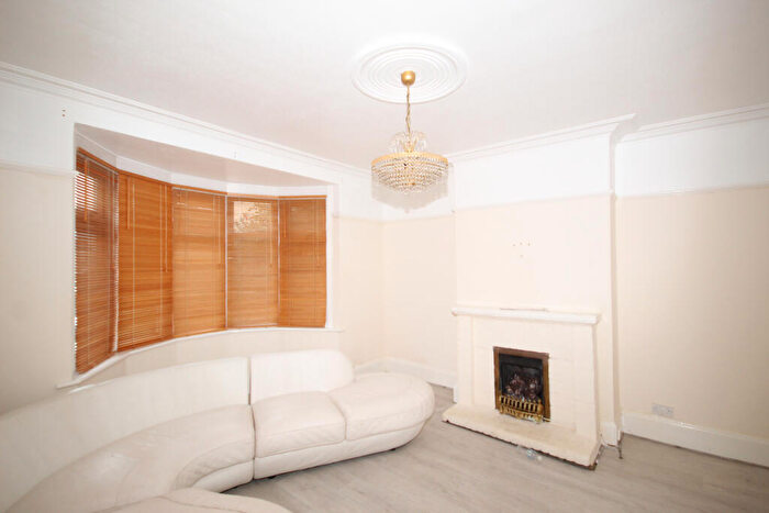 4 Bedroom Terraced House To Rent In Beechwood Circle, Harrow, Middlesex, HA2