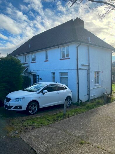 4 Bedroom Semi-Detached House To Rent In The Oval, Guildford GU2