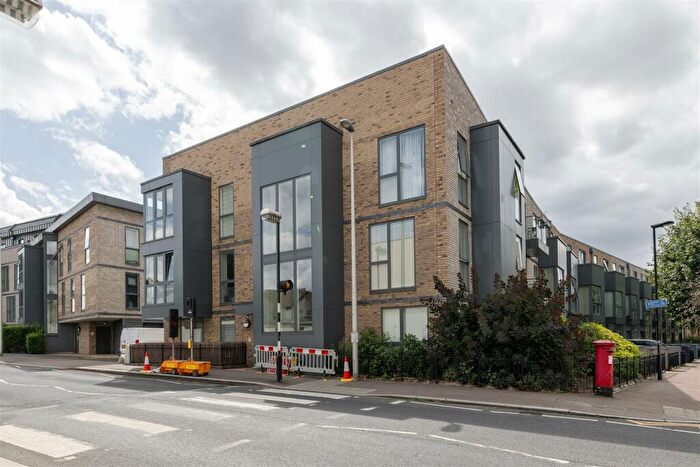 2 Bedroom Apartment To Rent In Oliver Road, Leyton, E10