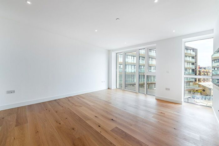 2 Bedroom Flat To Rent In Admiralty House, Vaughan Way, E1W