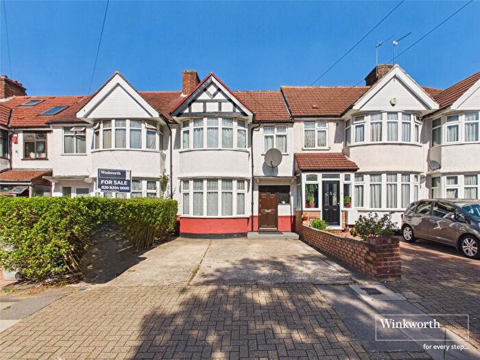 3 Bedroom Terraced House For Sale In Princes Avenue, Kingsbury, London, NW9