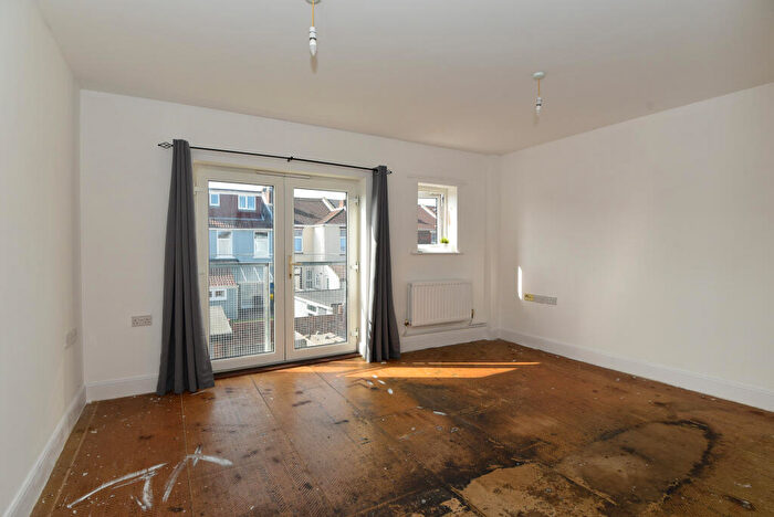 1 Bedroom Flat For Sale In Richborough Court, Stubbington Avenue, Portsmouth, Hampshire, PO2
