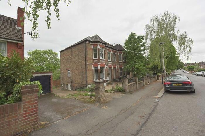 Studio To Rent In Dalmore Rd, London, West Dulwich, SE21