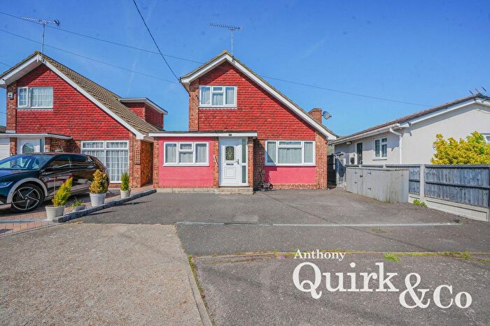 3 Bedroom Detached House For Sale In Urmond Road, Canvey Island, SS8