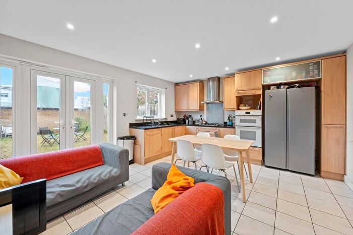 4 Bedroom Detached House For Sale In Pavilion Square, London, SW17