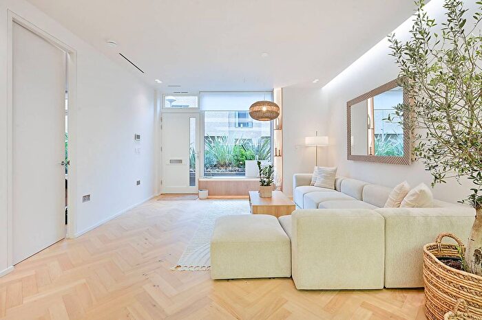 2 Bedroom Flat For Sale In Barrel Yard, Hammersmith, London, W6