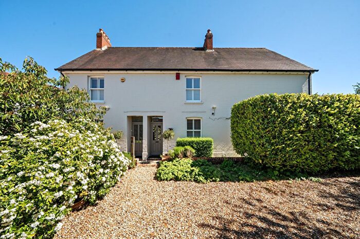 4 Bedroom Semi-Detached House For Sale In St. Georges Road, Farnham, GU9