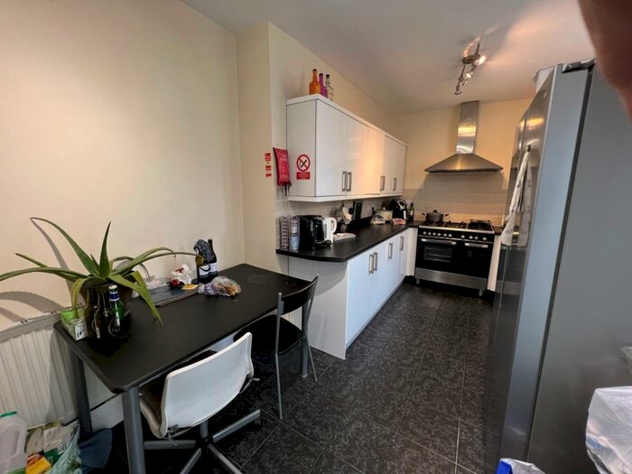 5 Bedroom Terraced House To Rent In Furzehill Road, Plymouth, Devon, PL4