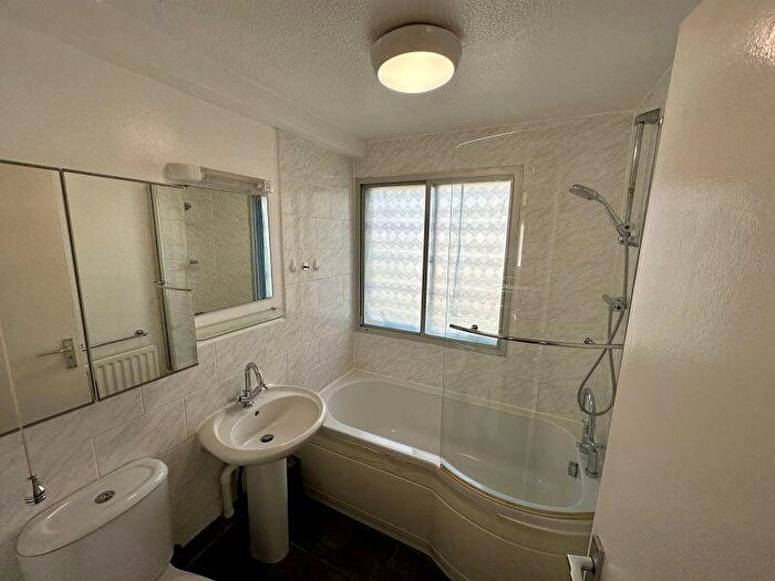 2 Bedroom Flat To Rent In Apsley Court, Wellesley Road, Sutton, SM2
