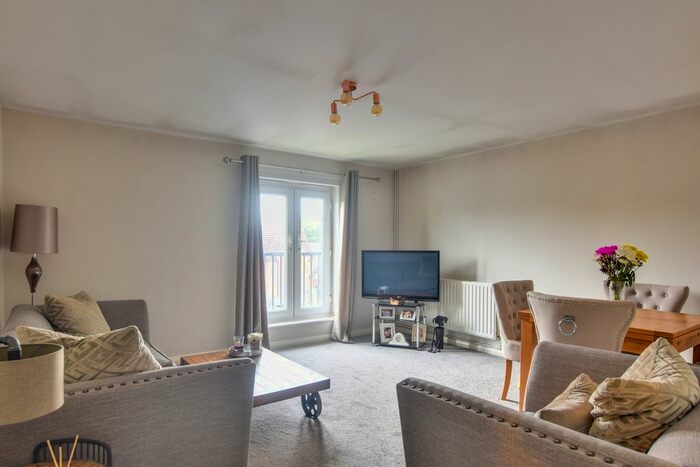 2 Bedroom Flat For Sale In Willow Road, Dunmow, CM6