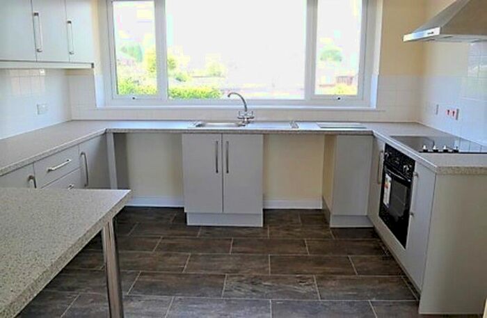 2 Bedroom Flat To Rent In Glenthorne Avenue, Yeovil, BA21