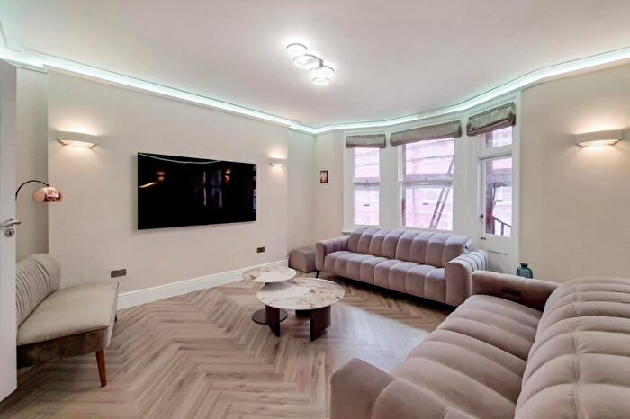4 Bedroom Flat To Rent In Clarence Gate Gardens, Glentworth Street, NW1