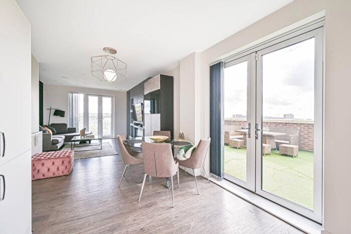 2 Bedroom Flat To Rent In Grahame Park Way, Edgware, London, NW9