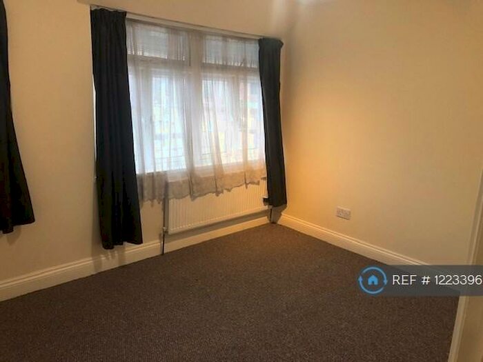 2 Bedroom Flat To Rent In Verdant Lane, London, SE6