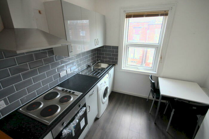 1 Bedroom Flat To Rent In Flat, Brudenell Road, Hyde Park, Leeds, LS6