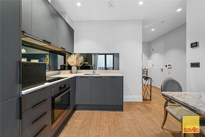 1 Bedroom Apartment For Sale In Dock East Apartments, Selsdon Way, Isle Of Dogs, London, E14
