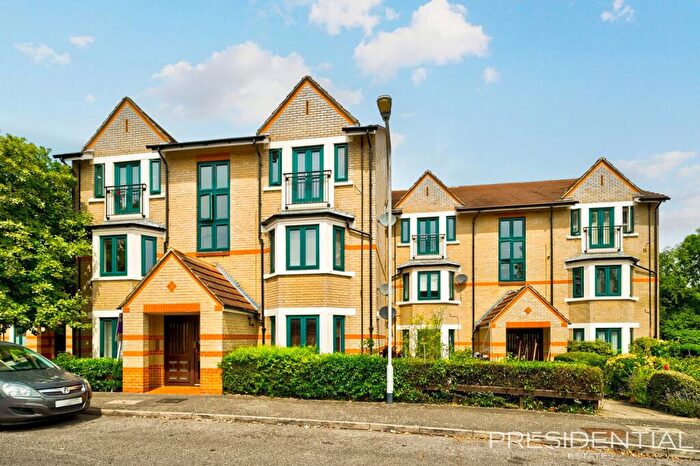1 Bedroom Apartment For Sale In Peel Close, London, E4