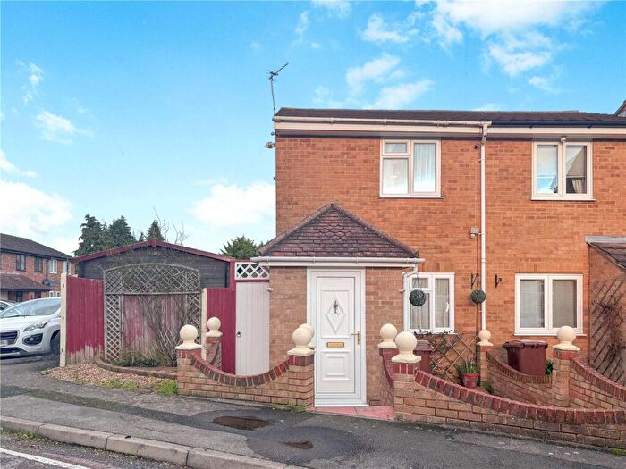 2 Bedroom End Of Terrace House For Sale In Westbrooke Close, Chatham, Kent, ME4