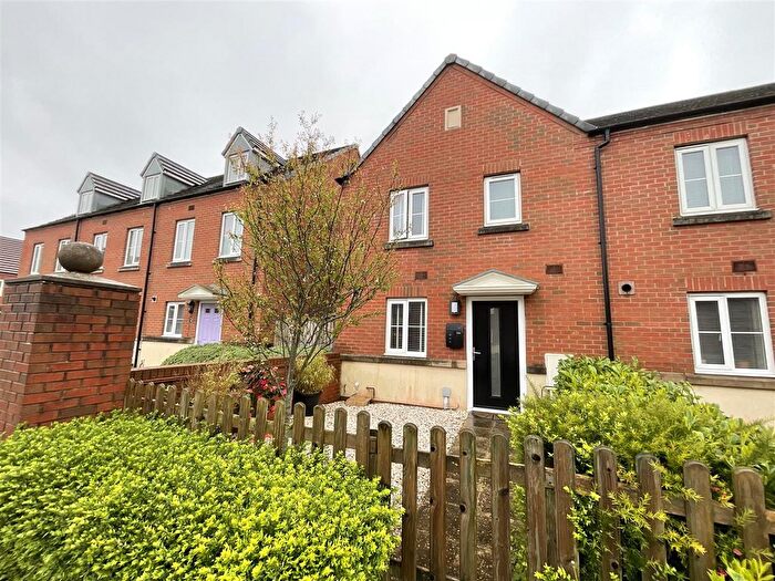 3 Bedroom Semi-Detached House For Sale In Stryd Bennett, Llanelli, SA15