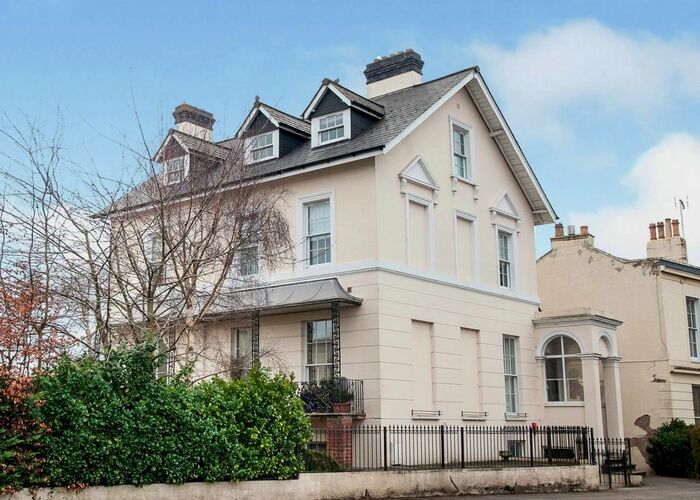 2 Bedroom Flat To Rent In London Road, Cheltenham, GL52