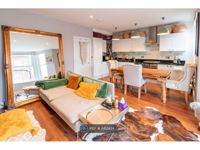 2 Bedroom Flat To Rent In Sandmere Road, London, SW4