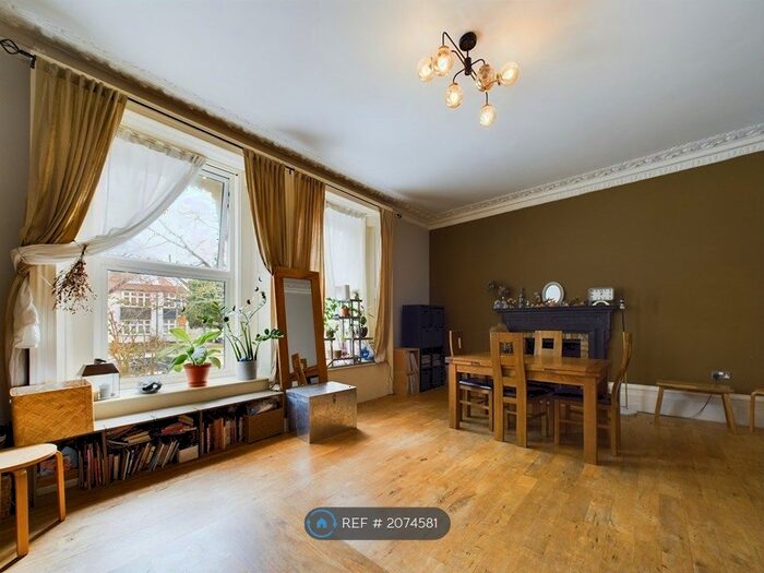 3 Bedroom Flat To Rent In Croydon Road, Wallington, SM6