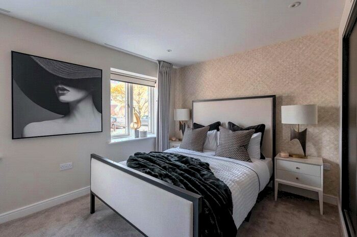 2 Bedroom Apartment For Sale In The Lakes, Channels, CM3