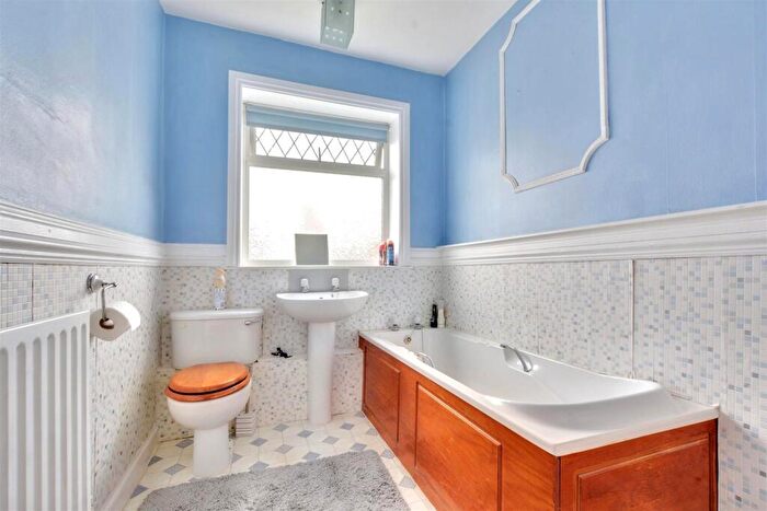 2 Bedroom Semi-Detached House For Sale In Holly Road, Watnall, Nottingham, NG16