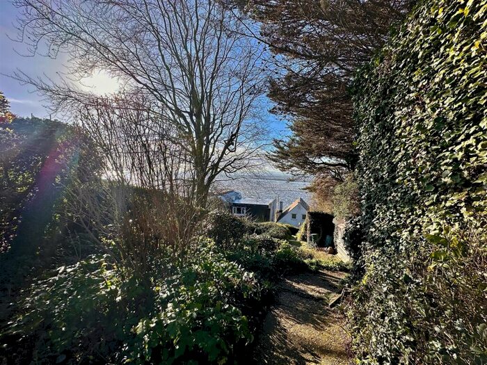 2 Bedroom Detached House For Sale In Undercliff Gardens, Leigh-On-Sea, SS9
