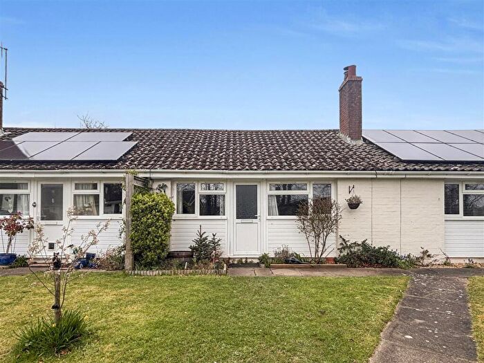 1 Bedroom Bungalow For Sale In Town Ground, Butlers Marston, CV35