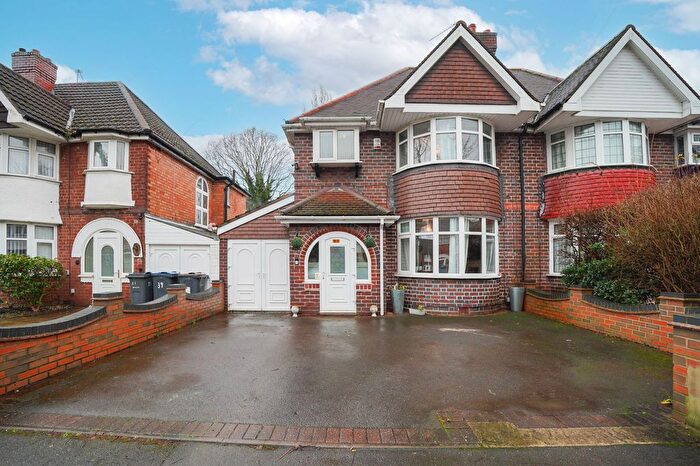 3 Bedroom Semi Detached House For Sale In Lulworth Road, Birmingham, B28