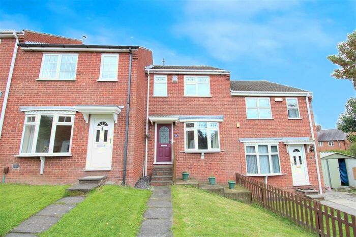 3 Bedroom Town House To Rent In Larch Crescent, Eastwood, Nottingham, NG16