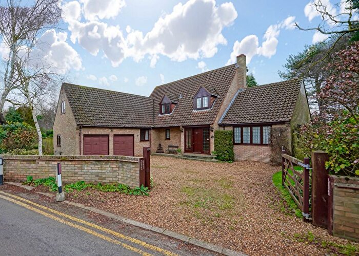 4 Bedroom Detached House For Sale In Huntingdon Road, Houghton, Huntingdon, PE28