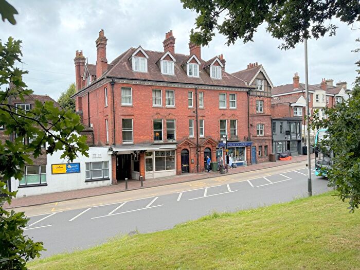 2 Bedroom Flat To Rent In The Pantiles, Tunbridge Wells, TN2