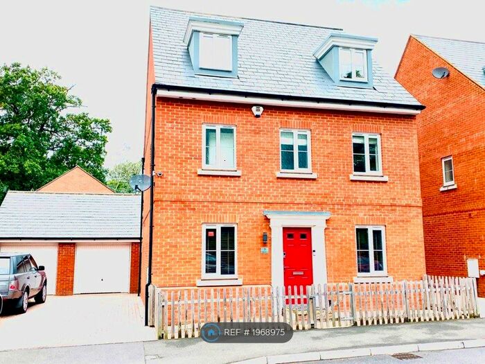 5 Bedroom Detached House To Rent In Tabby Drive, Three Mile Cross, Reading, RG7