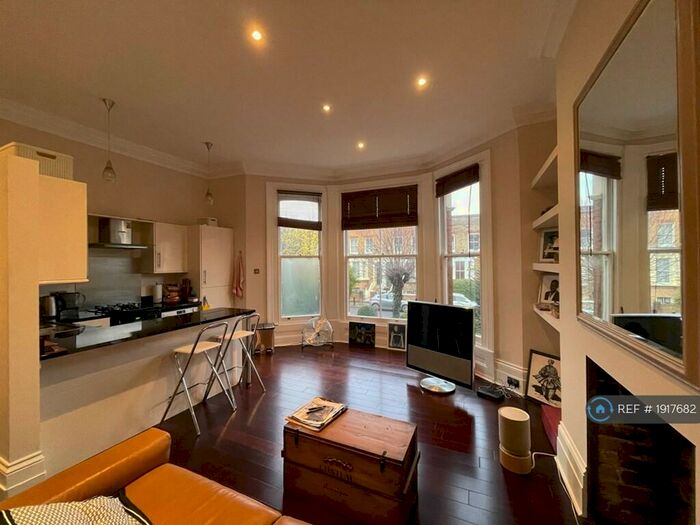 2 Bedroom Flat To Rent In Dulwich Road, London, SE24