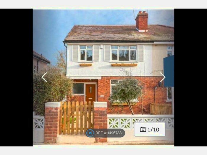 4 Bedroom Semi-Detached House To Rent In Lake Rise, Romford, RM1