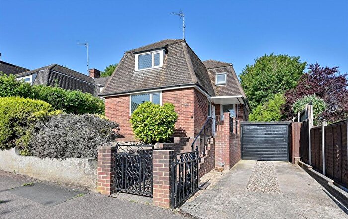 3 Bedroom Semi-Detached House For Sale In Conquerors Hill, Wheathampstead, AL4