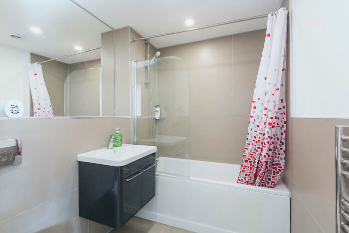 2 Bedroom Flat To Rent In Cherrydown East, SS16