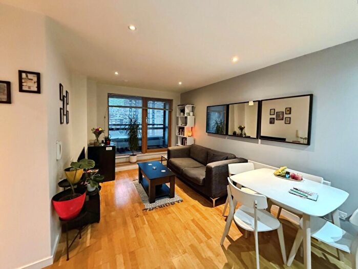 2 Bedroom Flat To Rent In Gateway East, Marsh Lane, Leeds, LS9