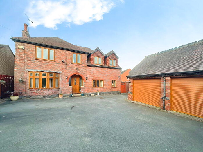 5 Bedroom Detached House For Sale In Burton Road, Castle Gresley, DE11