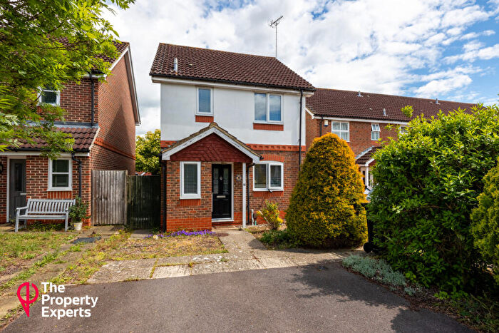 4 Bedroom Link Detached House For Sale In Coniston Close, Reading, RG5