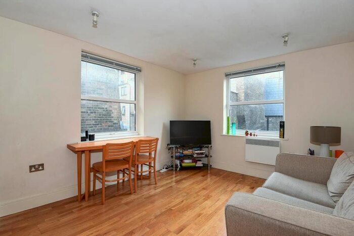 1 Bedroom Flat To Rent In Queensborough Terrace, Bayswater, W2