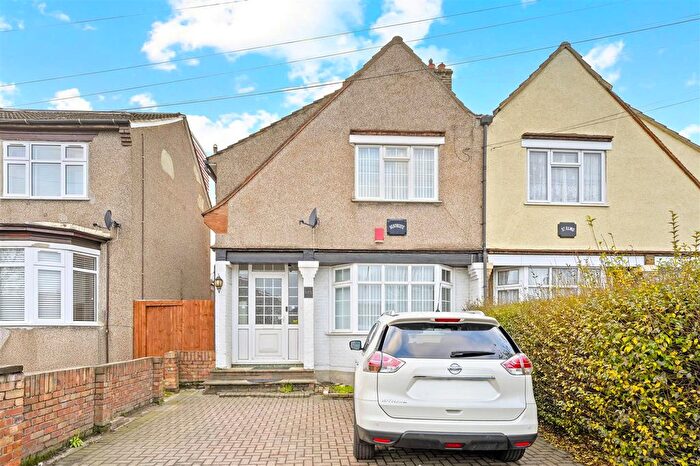 3 Bedroom Property For Sale In Whalebone Lane South, Dagenham, RM8