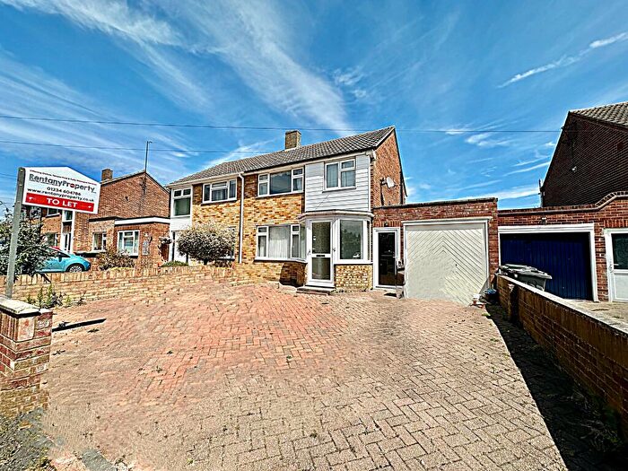 3 Bedroom Semi-Detached House To Rent In Leasway Bedford, MK41