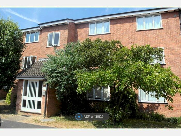 1 Bedroom Flat To Rent In Millhaven Close, Chadwell Heath, Romford RM6